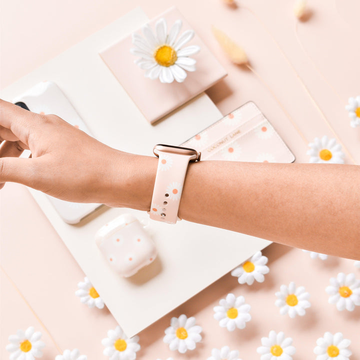 daisies-on-beige-background-apple-watch-strap