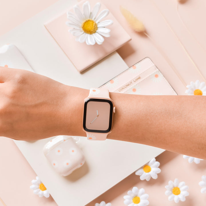 daisies-on-beige-background-apple-watch-strap