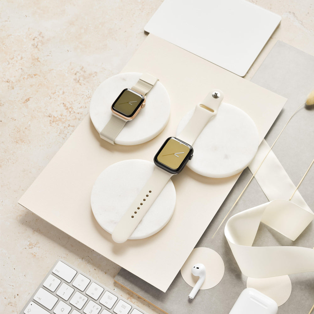 Light-Cream-Silicone-and-Magnetic-Chain-Apple-Watch-Strap-Set